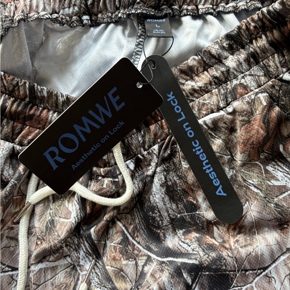 Men’s ROMWE Camo Shorts - Picture 6 of 6